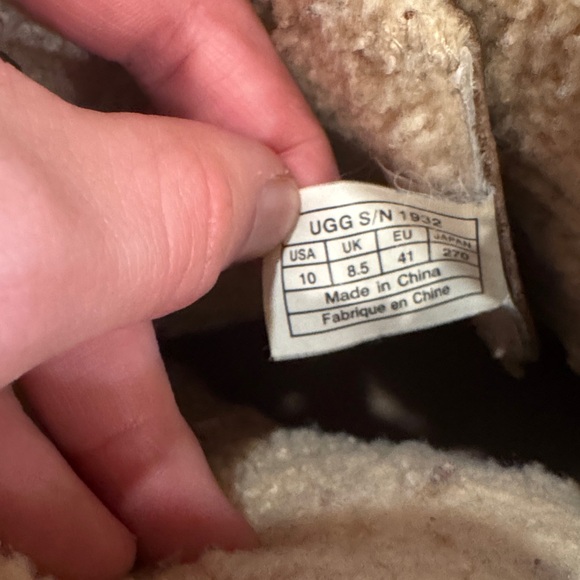 UGG Chestnut Leather Boots with Shearling - Picture 4 of 7